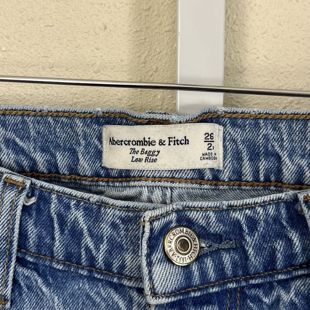 Abercrombie & Fitch The Baggy Low Rise Denim Jeans Womens 26 2R Light Wash - Picture 3 of 4